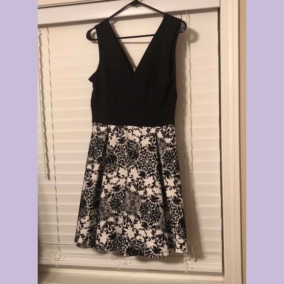 Dresses & Skirts - Boutique Dress 🌸